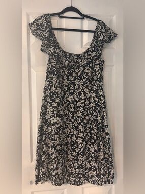 Old Navy Black & White Floral Dress – Size Large – Flowy Summer Dress